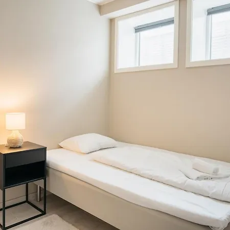 Urban - 3br With Balcony And Teracce Apartment *