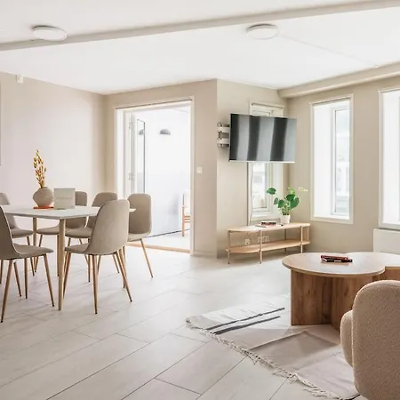 Urban - 3br With Balcony And Teracce Bergen