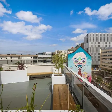 Urban - 3br With Balcony And Teracce Apartment
