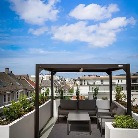 Urban - 3br With Balcony And Teracce Apartment